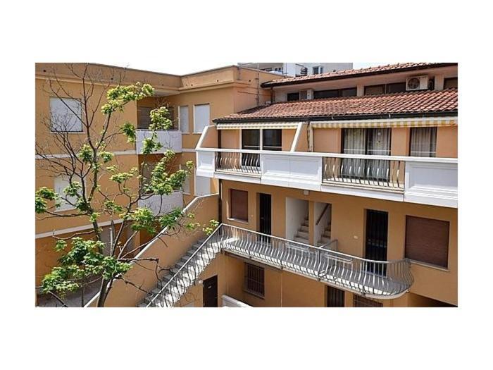 Condominio Lory Lignano Sabbiadoro Bagian luar foto